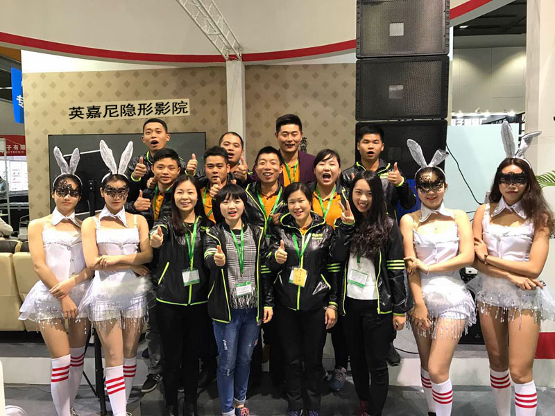<b>2017廣州國際專業(yè)燈光、音響展第二天，一禾科技展位依舊火爆</b>