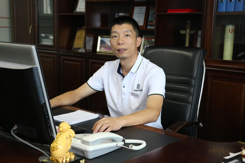 <b>慧聰音響燈光網(wǎng)專訪深圳一禾科技董事長陳小林先生</b>